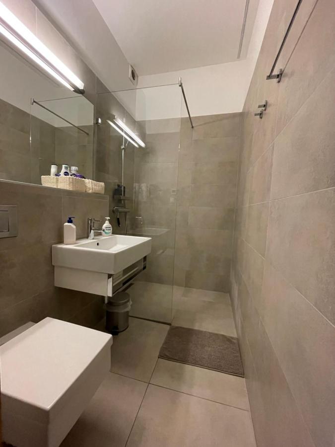 בודפשט Stylish Studios Apartment In The City Center With Air Conditioning מראה חיצוני תמונה